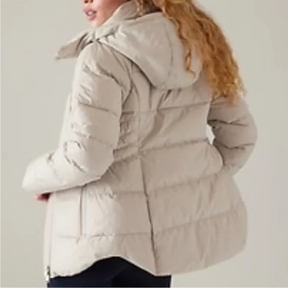 Athleta Women's Puffer Jacket in Cream/ tan - Picture 3 of 9